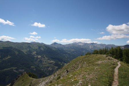 Sentier sur la crête