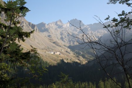 Le sanctuaire de la Madone sous le Gélas et la cime de la Malédie