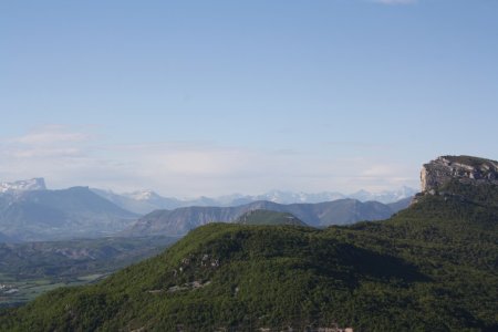 Encore plus loin, des bouts d’Alpes... si vous reconnaissez les sommets, jetez vos lunettes :)