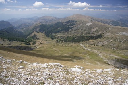 Vue sur le long cheminement depuis la montagne de Jouère