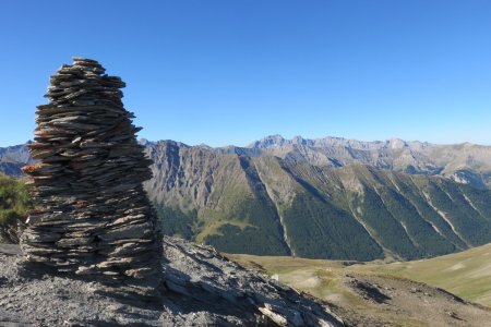 Fonte Sancte et Pointe de la Saume dont la trace de l’éboulement récent est bien visible