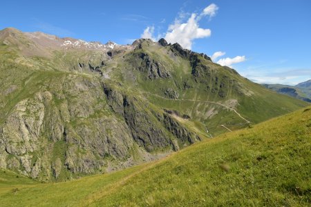 La piste qui descend du pic du lac blanc