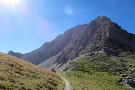 Le col della Mulattiera et la vire visible sur la face Nord du Charra