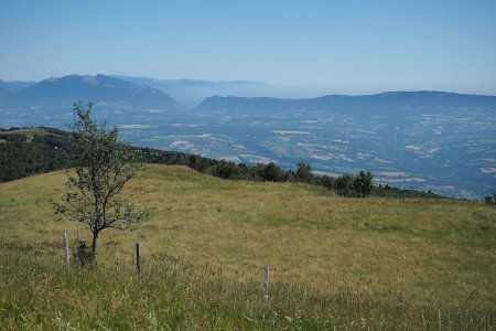 Vue vers grand Crêt d’Aup et Vuache.