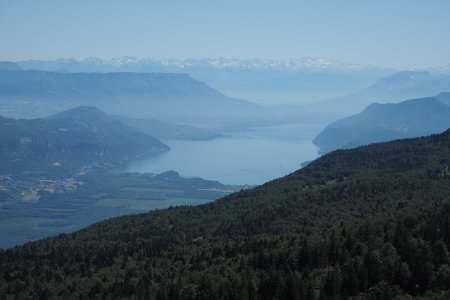 Le lac du Bourget, et Belledonne au fond.