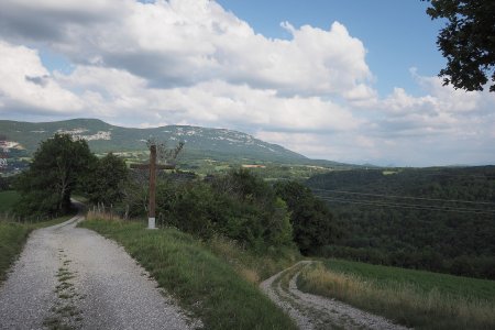 La bifurcation, où l’on prend à droite le chemin qui descend dans la vallée du Parnant.