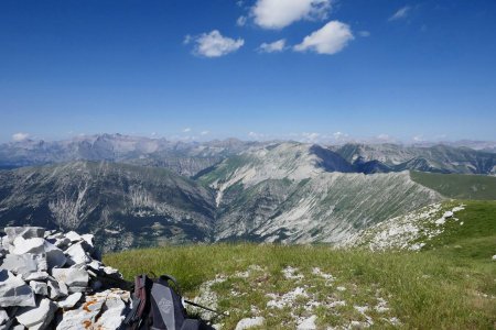 Au sommet les voltigeurs ont désertés le tarnac.