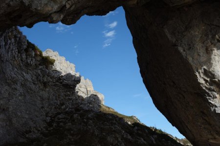 sous l’arche des Crocs, vers le Nord