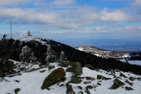 Les crêts et la vallée du Rhône.