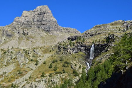 Montée face à Roche Rousse.