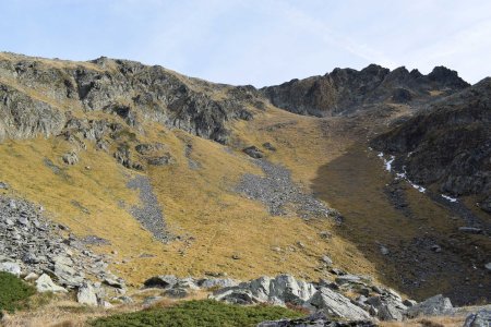 La suite de la montée au-dessus du lac du Maille.