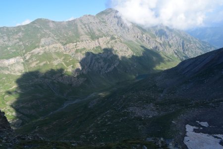 Dans le ressaut avec le Sparveyre en face, que l’on gravira plus tard dans la journée.