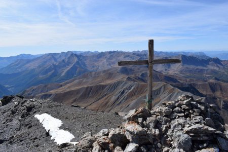 La modeste croix du sommet.