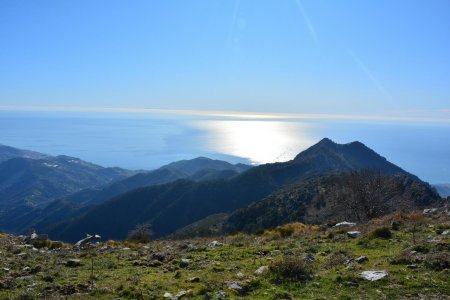 Vue au sud : les Alpes dégringolent dans la Méditerranée