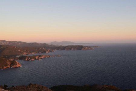 Vers le sud, la vue porte jusqu’aux îles Sanguinaires.