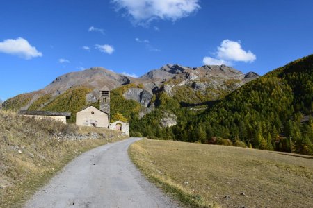 La vénérable église de Maurin, malheureusement fermée.