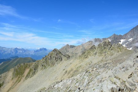 Allez, hop, redescente, une vue sur la pointe de Covagnet dans la traversée vers le petit col 