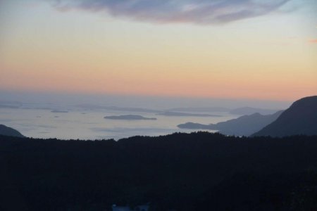 Vue au loin en redescendant à l’auberge, vers les 23h