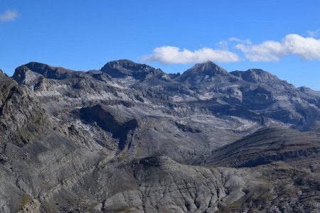 Les géants du secteurs : Marboré, Cylindre, Mont Perdu, Soum de Ramond (de gauche à droite).