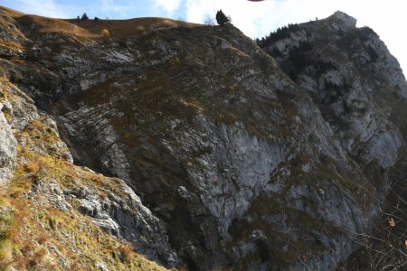 approche de la Dent de Pleuven par la vire : 2 personnes se cachent sur cette photo !