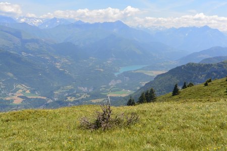 Vers la Route Napoléon et tout au loin, dans l’axe du lac du Sautet, Olan et Cime du Vallon.