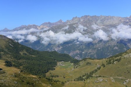 Dans l’axe de Cheneil c’est le secteur de la Pointe de Tsan.