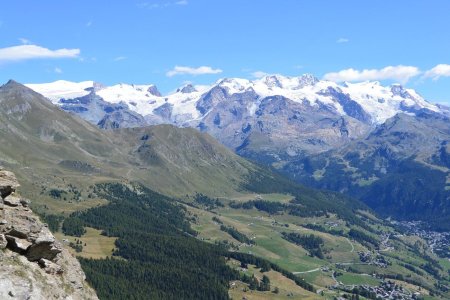 Une première vue sur les glaciers du Mont Rose.