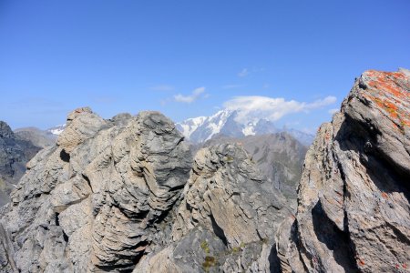 Un peu de nuages sur le sommet du Mt Blanc.