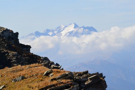 L’Etendard sort la tête des nuages.