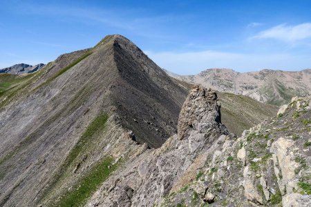 Dans le rétro, une des dents contournée