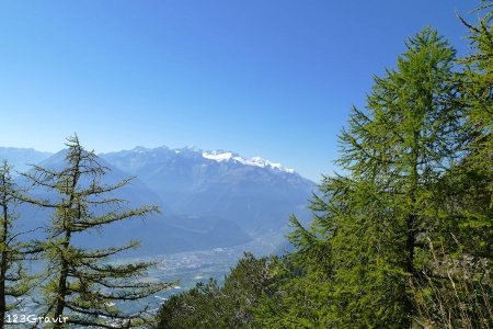 Massif du Mont-Blanc dominant Martigny