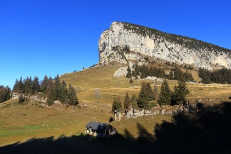 Tête de Lion et la cabane de l’Alpette