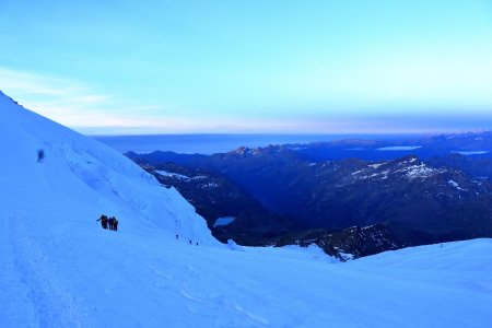 On progresse sur le glacier du Lys