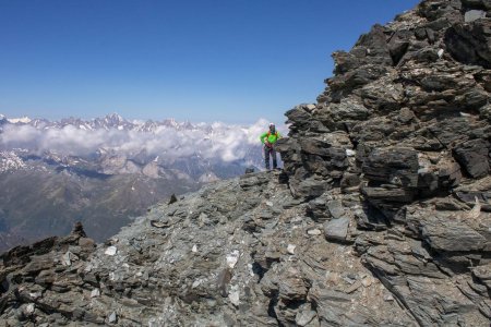 De raides pentes très friables sous le Combin de Valsorey