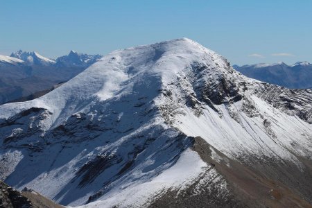 Le Mourre Froid devant l’Aiguille et le Brec de Chambeyron.