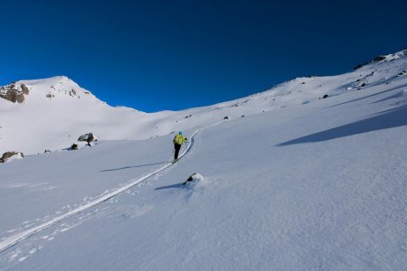 Une montée tranquillou dans de la poudreuse...