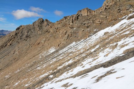 La partie escarpée de l’arête ouest du Grand Pinier.