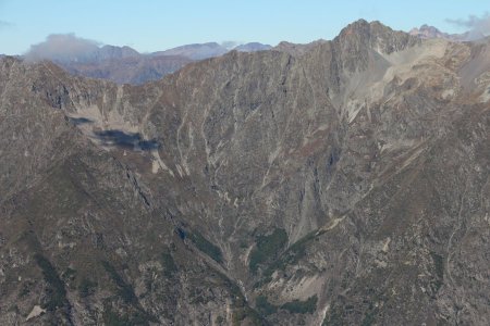 Gros plan sur le vallon du Roux et la Tête de Rouye (entre le Taillefer et la Pyramide), magnifique souvenir de notre première ascension...