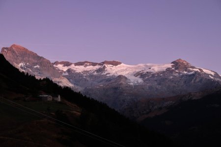 En montant au Col du Mont Cenis, la calotte des Glaciers de la Vanoise et Dent Parrachée