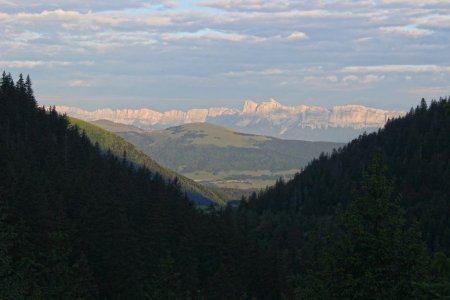 Montée dans la combe Guilimin, vue sur le Vercors