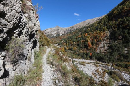 Sur le sentier balcon entre Aurent et Argenton, dans le rétro.