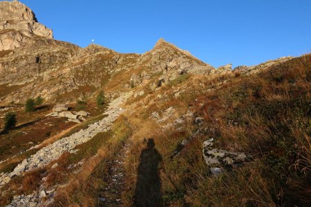 En face : la suite de la montée.