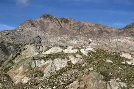 Dans la combe, vue sur le Pic de l’Agnelin