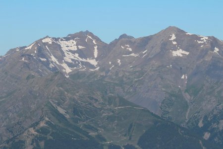 Le Sirac derrière les Pointes de Neyzets, Pointe de l’Aiglière.