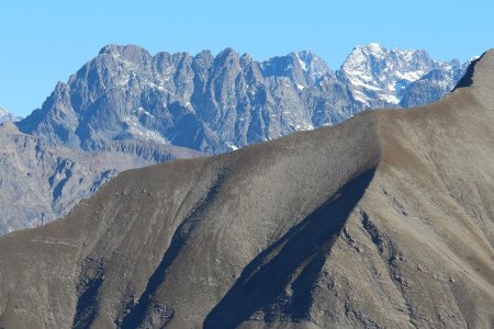 Le Sirac, les Bans et la Barre en enfilade, et l’Ailefroide.