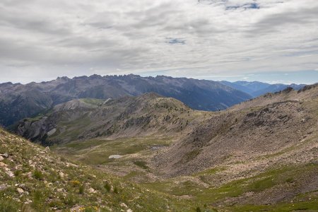 Au Col de l’Alpe, le massif du Ténibre apparait