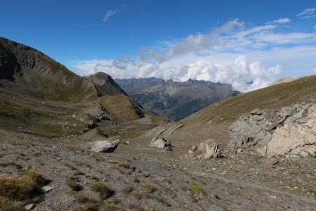 Au loin : le Grand Queyron (à tenter par le Queyras !), la Tête du Pelvas et le Bric Bouchet.