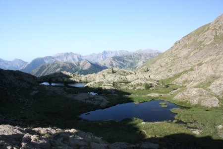 Le jour se lève sur le lac supérieur de Laussets