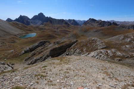 Descente plein sud pour contourner les barres rocheuses.