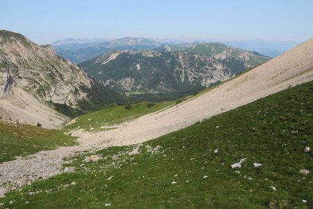 Dans la montée au col de Corps, dans le rétro.